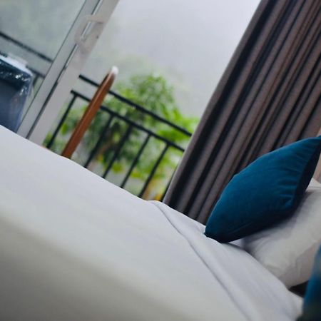 Relax Inn Ела Екстериор снимка