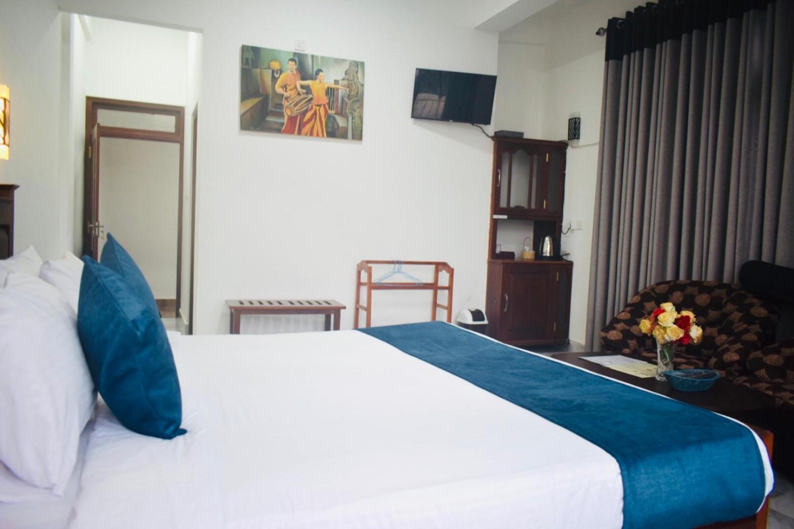 Relax Inn Ела Екстериор снимка