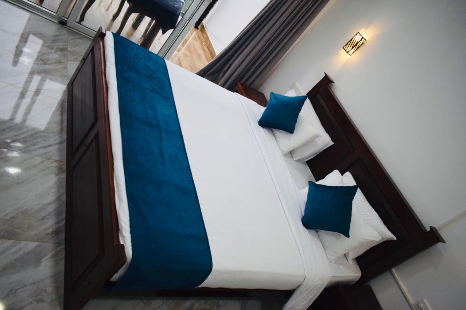 Relax Inn Ела Екстериор снимка