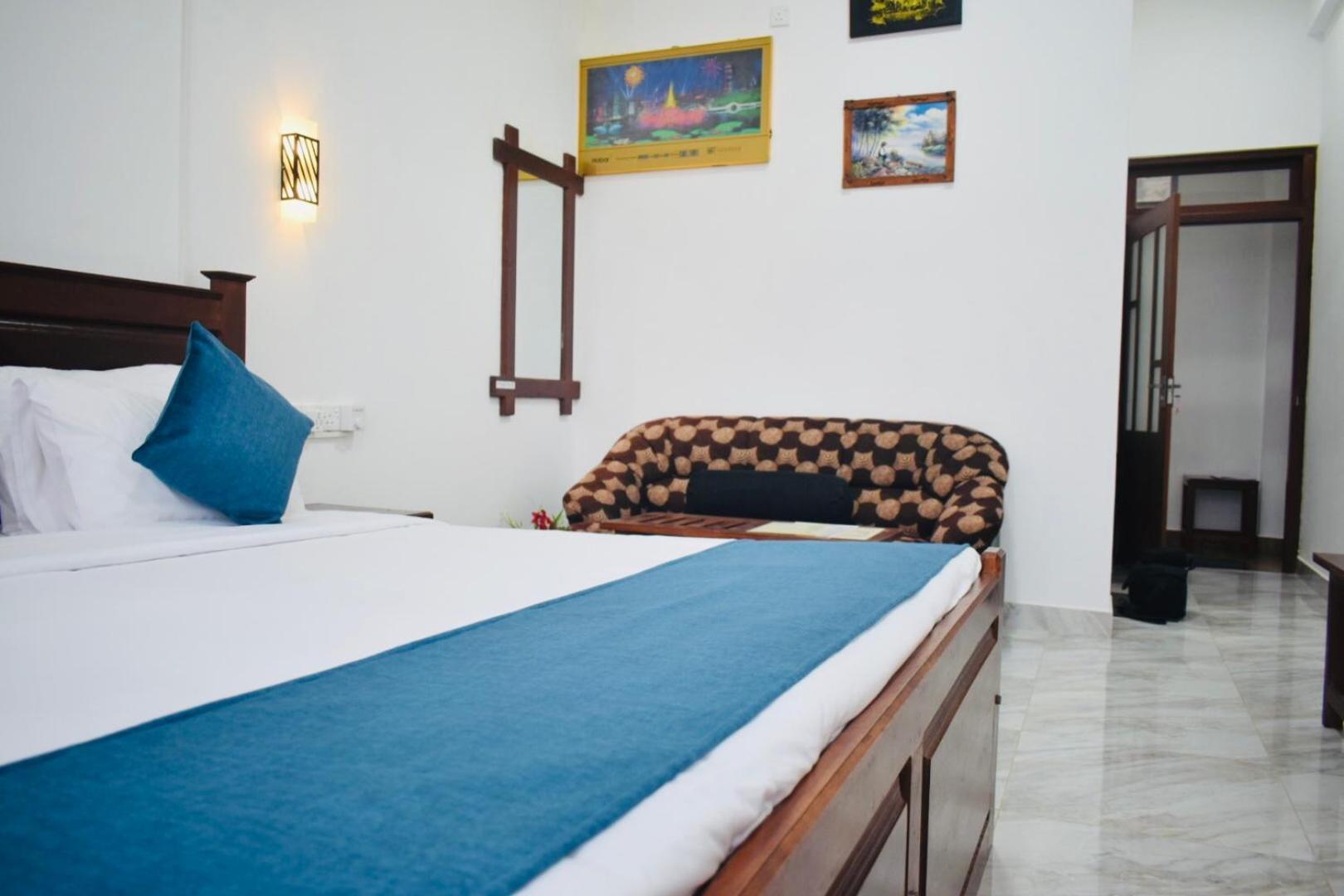 Relax Inn Ела Екстериор снимка