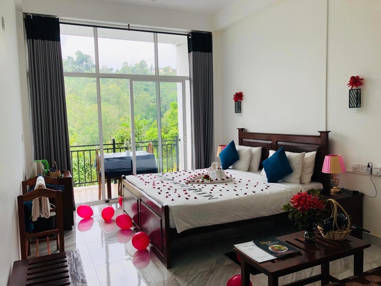 Relax Inn Ела Екстериор снимка