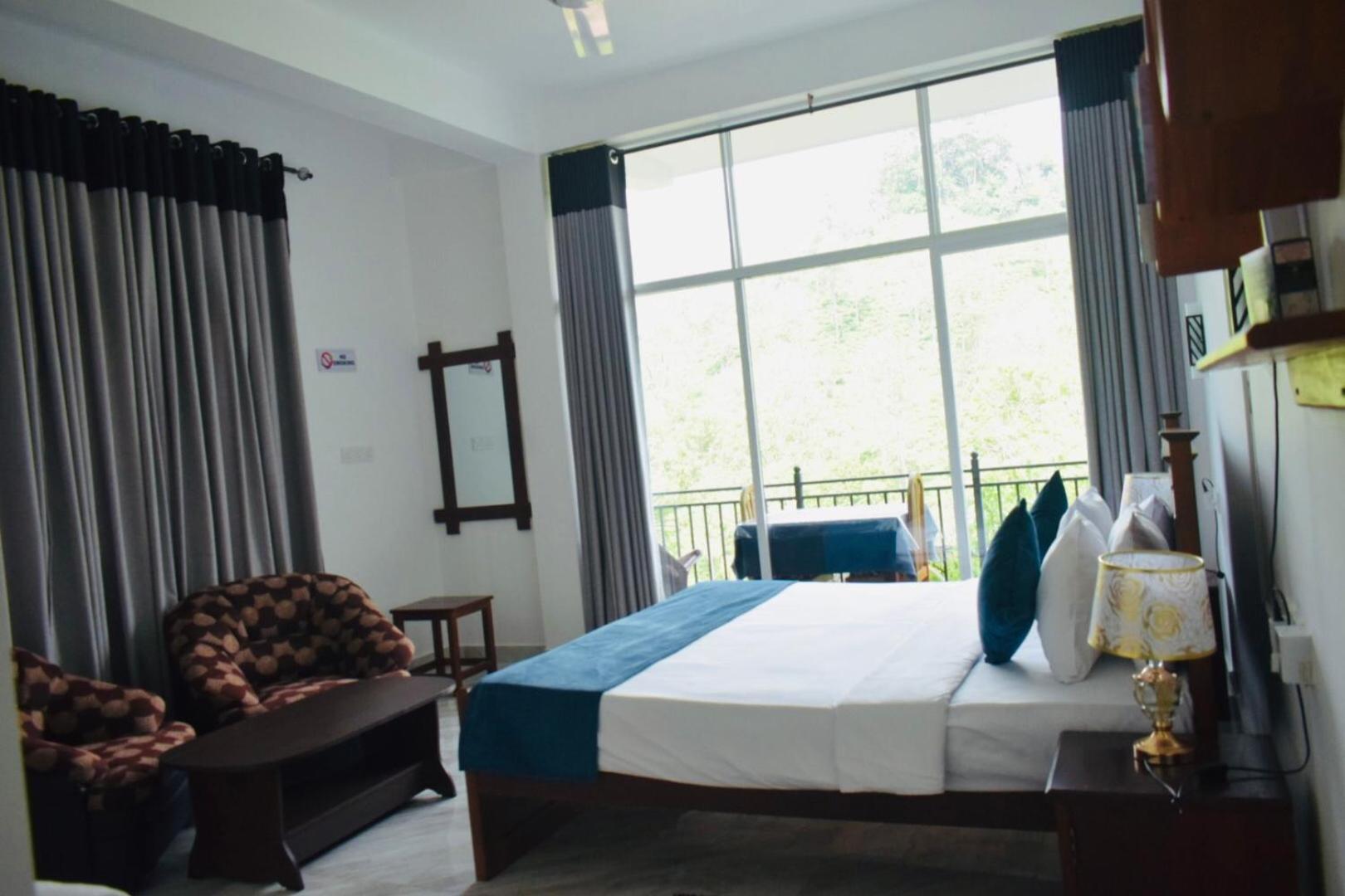 Relax Inn Ела Екстериор снимка